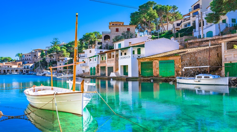 Mallorca, awaits you!
