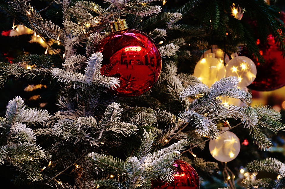 Decorar el árbol de Navidad