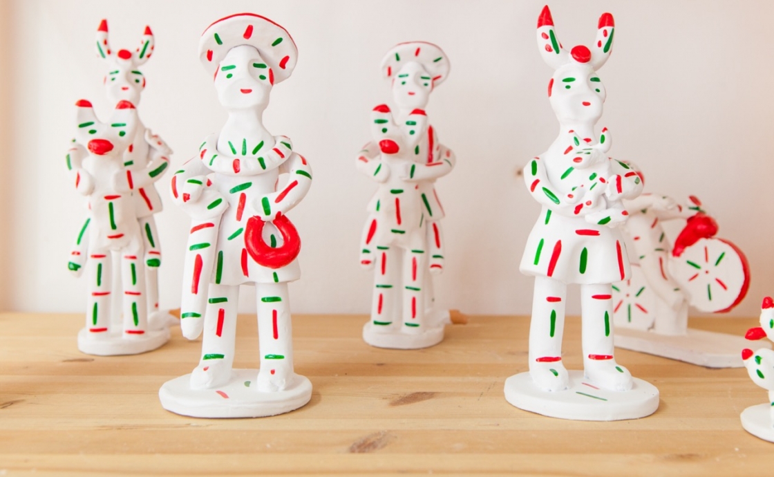 Siurells: The Clay Whistles Painted in Three Colours